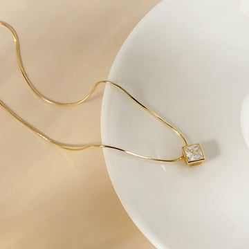 Niche sterling silver necklace with zircon